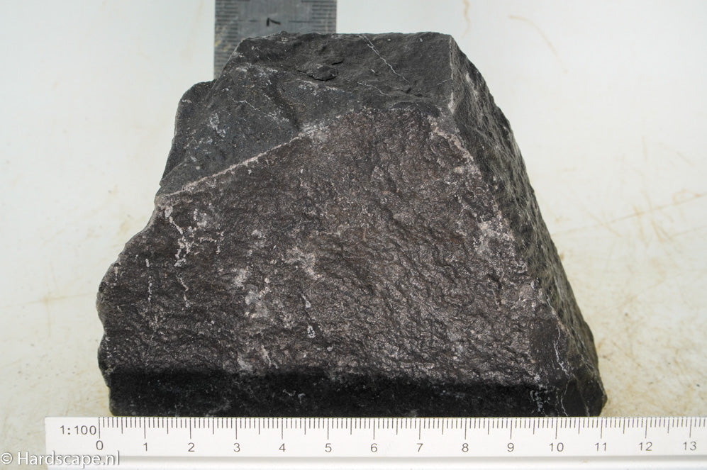 Dark Hill Rock S028 - Hardscape.nl