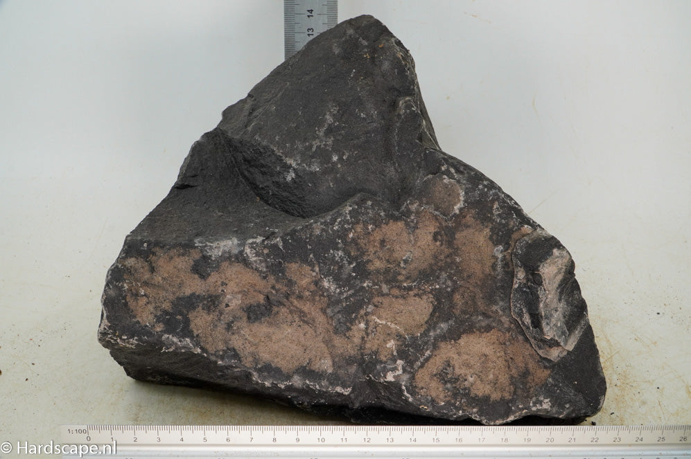Dark Hill Rock L004 - Hardscape.nl