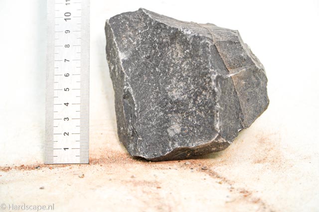 Dark Hill Rock S049 - Hardscape.nl