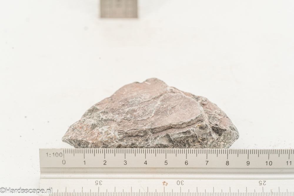 Kleine Dark Hell Stone S092 van Hardscape.nl met een donkere, rustieke uitstraling en natuurlijke textuur.