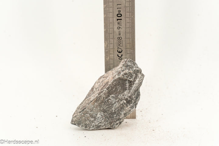 Kleine Dark Hell Stone S116 van Hardscape.nl met donkere, robuuste steenstructuur voor tuin- en opritdecoratie