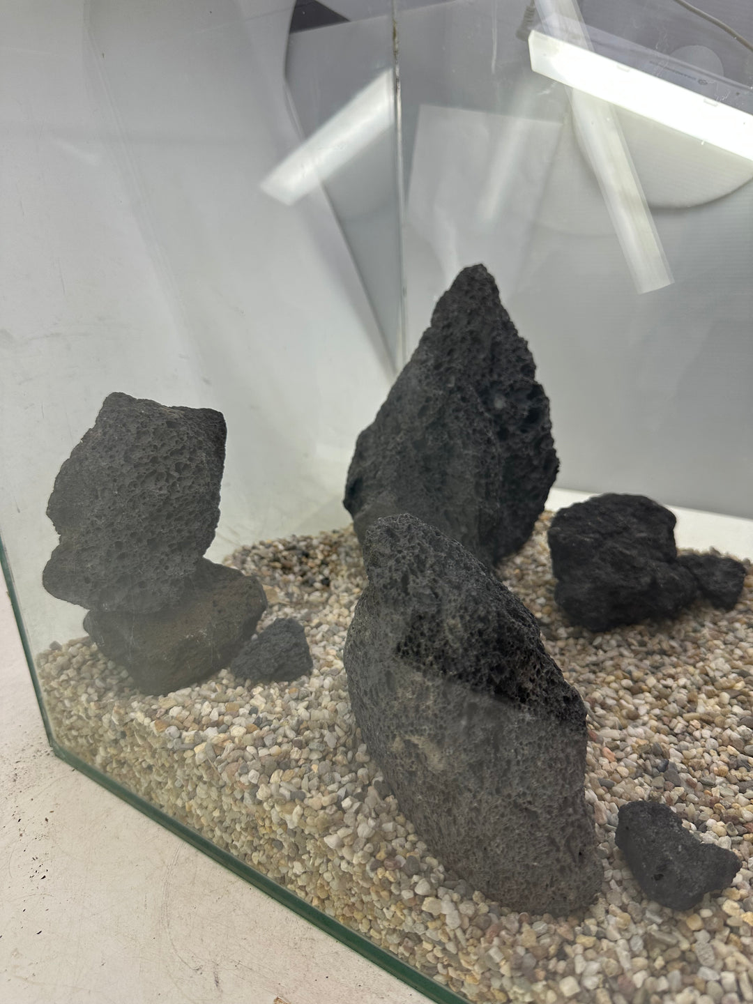 Black lavarock scape - Hardscape.nl