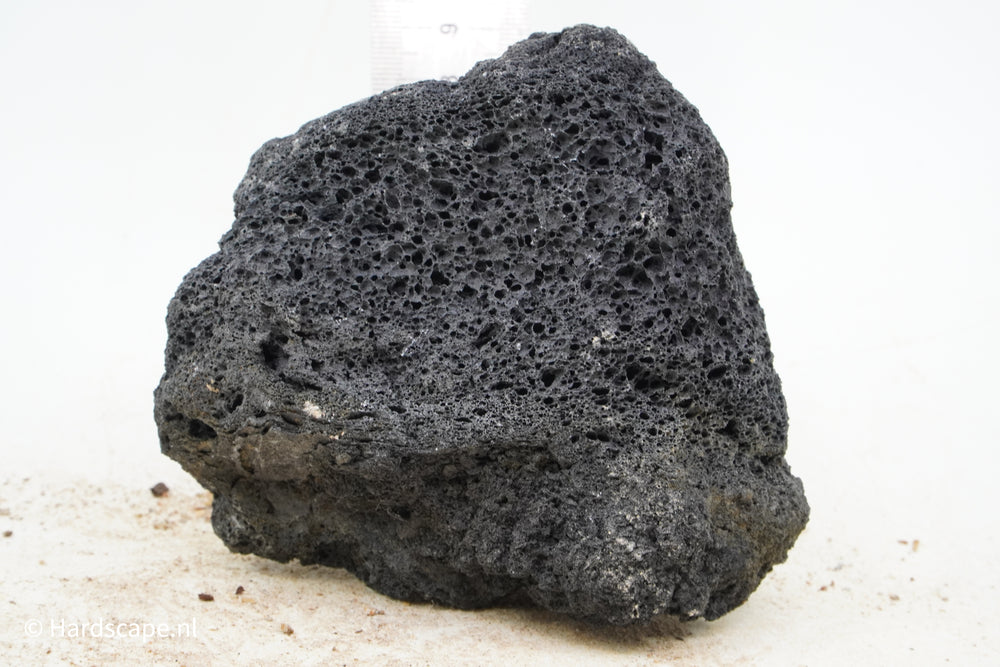 Black Lava Rock S351 - Hardscape.nl