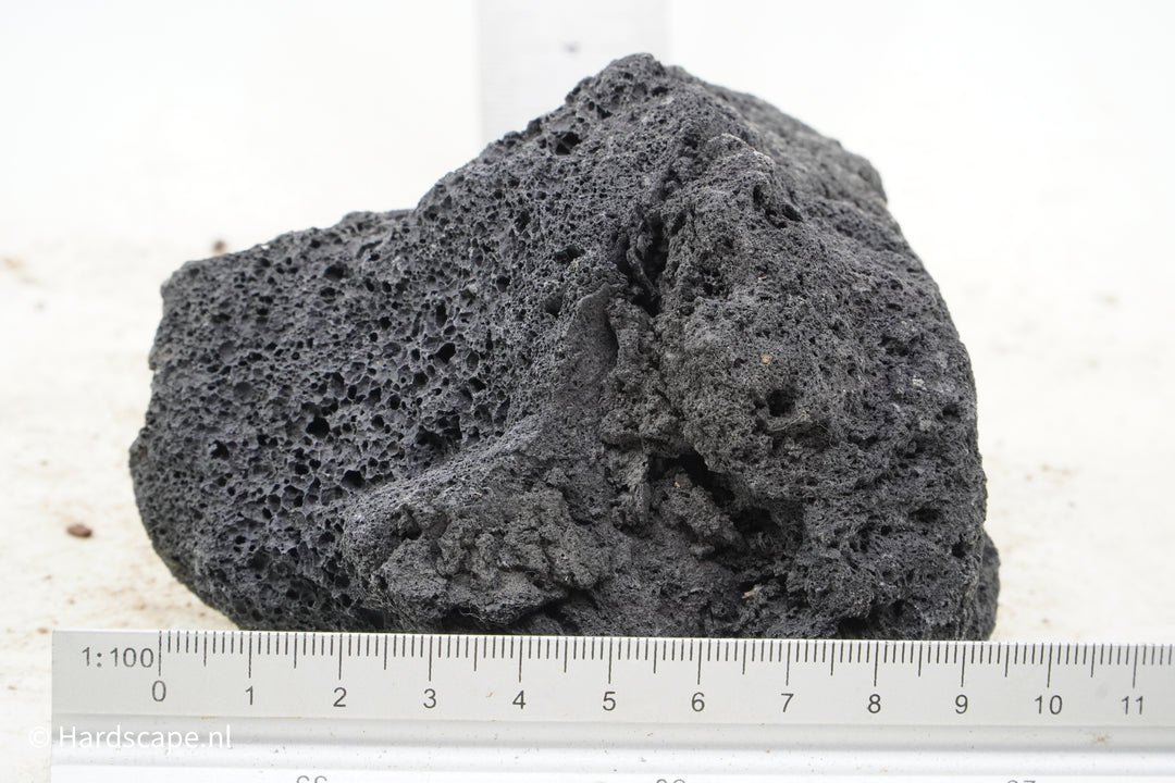 Black Lava Rock S351 - Hardscape.nl