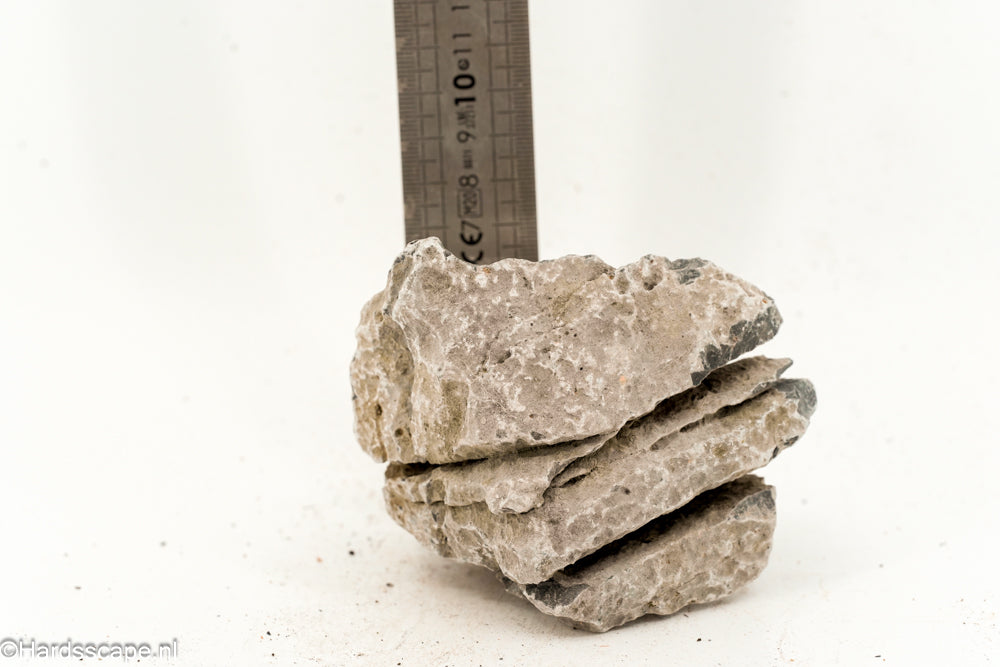 Kleine Seiryu-rook uit de Hardscape.nl collectie, detailweergave van de natuurlijke textuur en blauwe tinten van de S257.