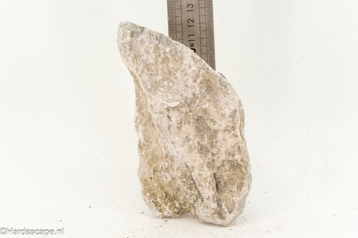 Kleine Seiryu rots van Hardscape.nl met ruwe textuur en natuurlijke grijstinten, ideaal voor tuin- en aquascaping.