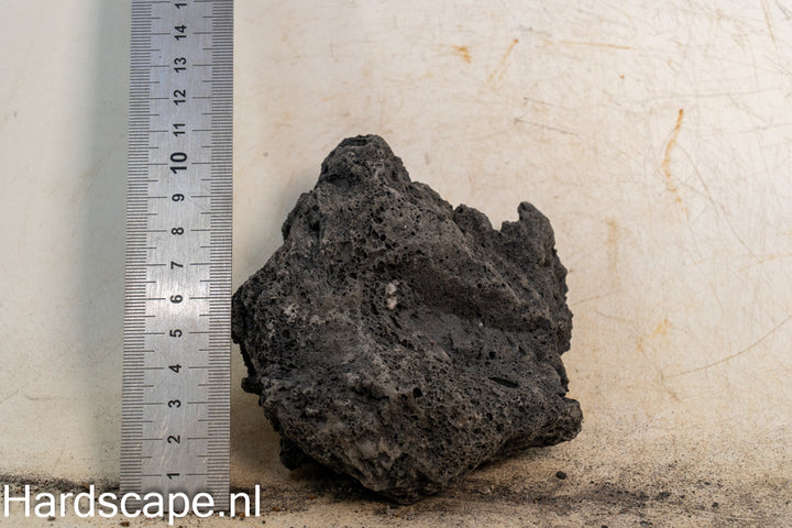 Black Lava Rock S471 - Hardscape.nl
