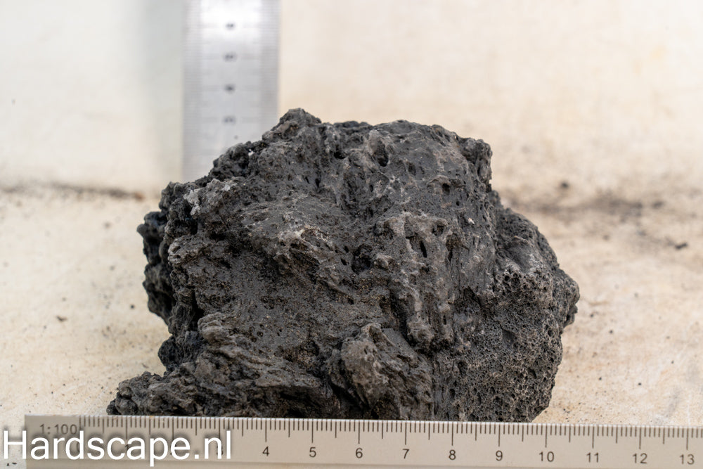 Black Lava Rock S471 - Hardscape.nl