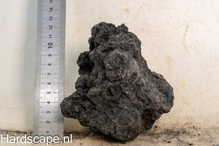 Black Lava Rock S472 - Hardscape.nl