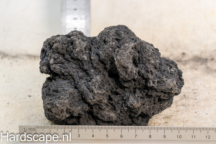 Black Lava Rock S472 - Hardscape.nl