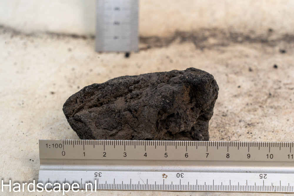 Black Lava Rock S474 - Hardscape.nl