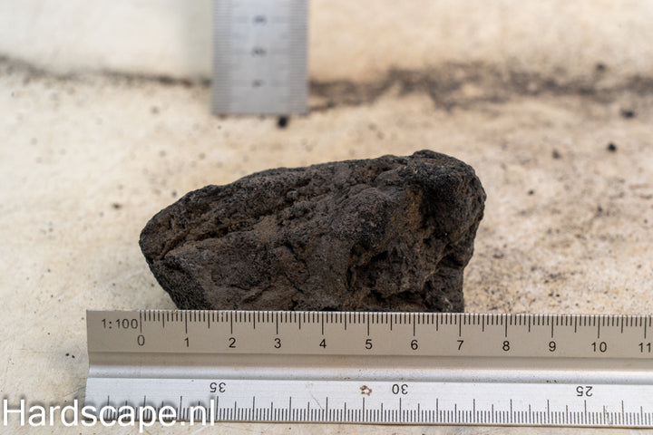 Black Lava Rock S474 - Hardscape.nl