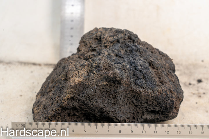 Black Lava Rock S475 - Hardscape.nl