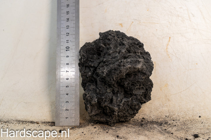 Black Lava Rock S476 - Hardscape.nl
