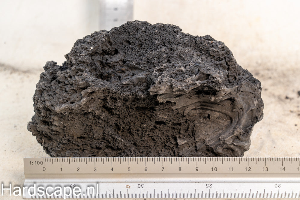 Black Lava Rock S476 - Hardscape.nl