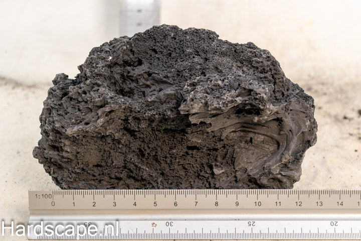 Black Lava Rock S476 - Hardscape.nl
