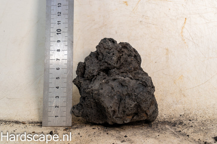 Black Lava Rock S477 - Hardscape.nl