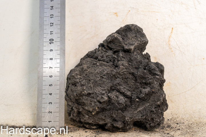 Black Lava Rock S478 - Hardscape.nl