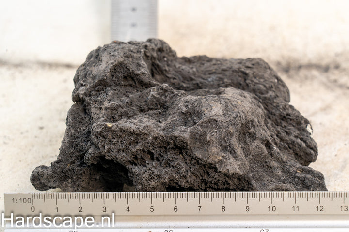Black Lava Rock S478 - Hardscape.nl