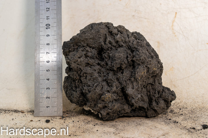 Black Lava Rock S481 - Hardscape.nl