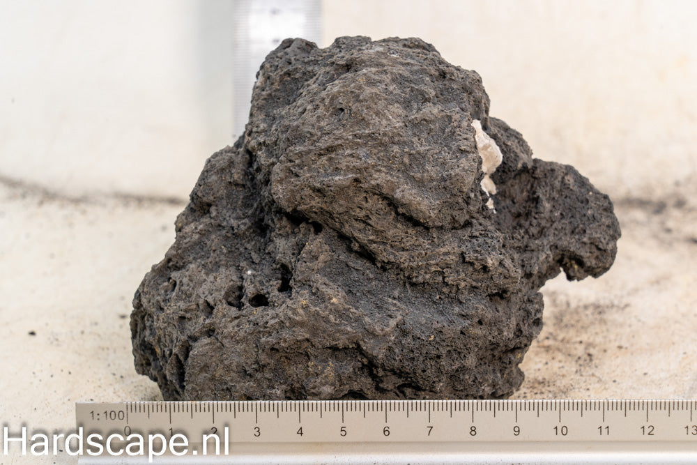 Black Lava Rock S481 - Hardscape.nl