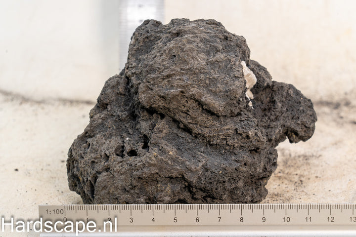 Black Lava Rock S481 - Hardscape.nl