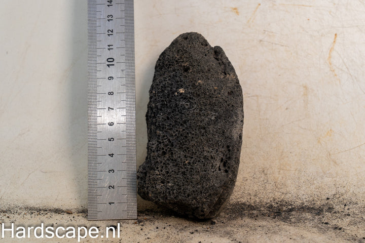 Black Lava Rock S482 - Hardscape.nl