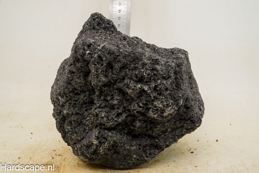 Black Lava Rock XL58 - Hardscape.nl