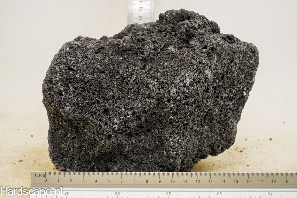 Black Lava Rock XL58 - Hardscape.nl