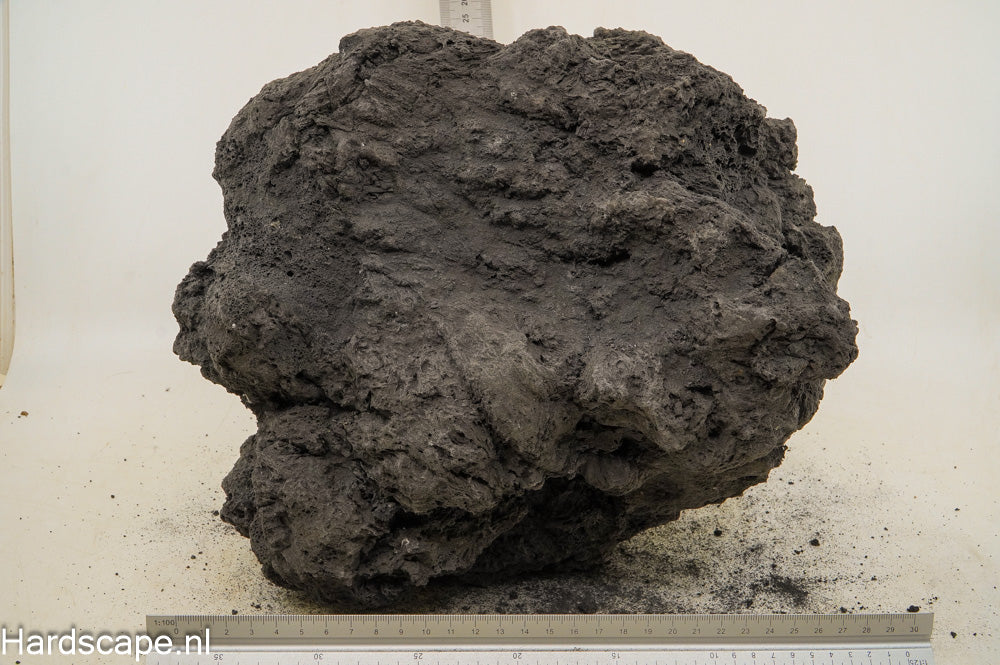 Black Lava Rock XL74 - Hardscape.nl