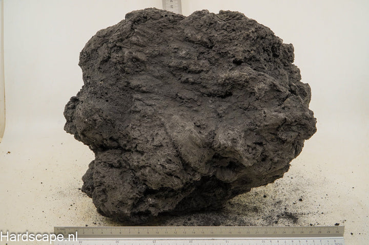 Black Lava Rock XL74 - Hardscape.nl