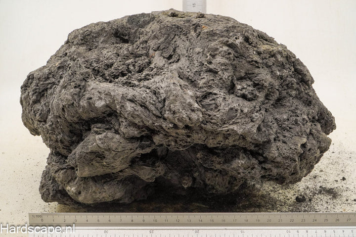 Black Lava Rock XL74 - Hardscape.nl
