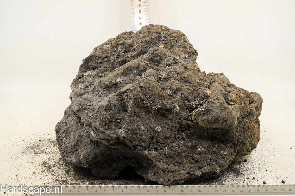 Black Lava Rock XL75 - Hardscape.nl