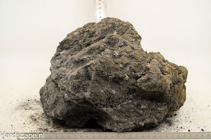 Black Lava Rock XL75 - Hardscape.nl