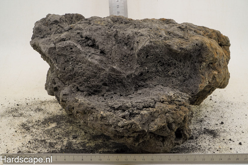 Black Lava Rock XL75 - Hardscape.nl