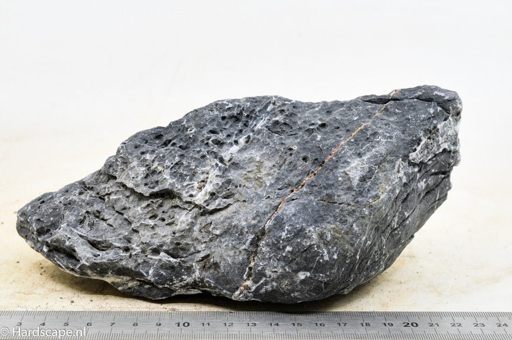 Dark Seiryu Rock L040 - Hardscape.nl