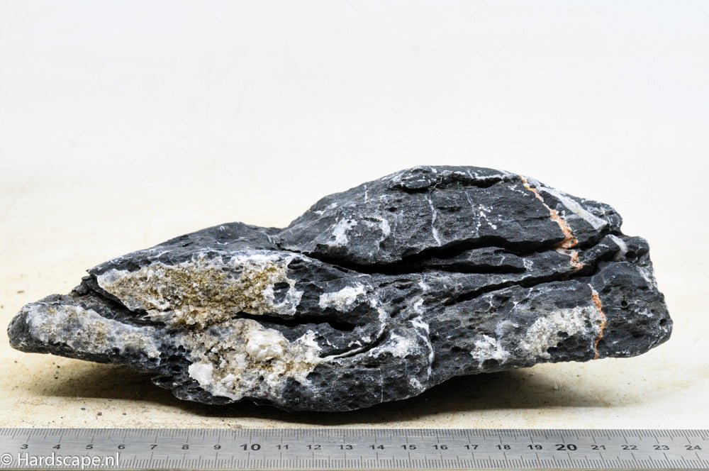 Dark Seiryu Rock L040 - Hardscape.nl