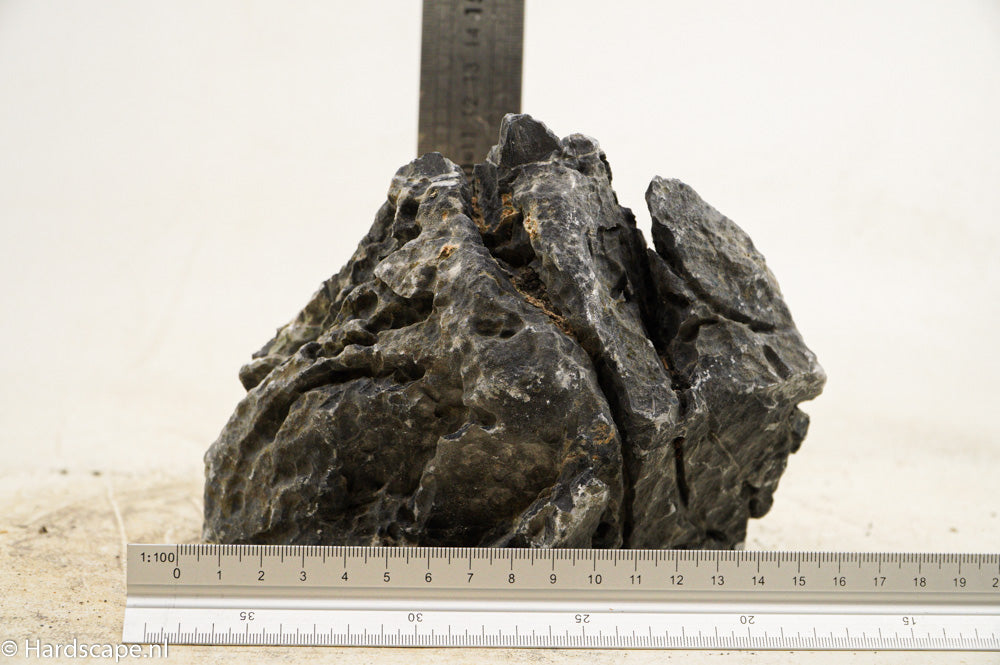 Dark Seiryu Rock L066 - Hardscape.nl