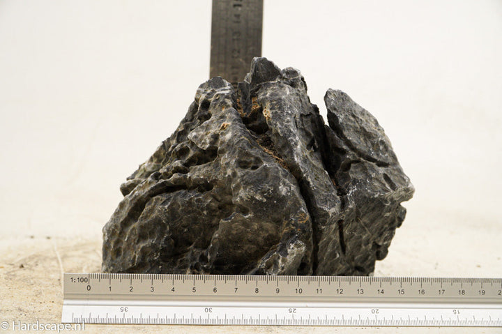 Dark Seiryu Rock L066 - Hardscape.nl