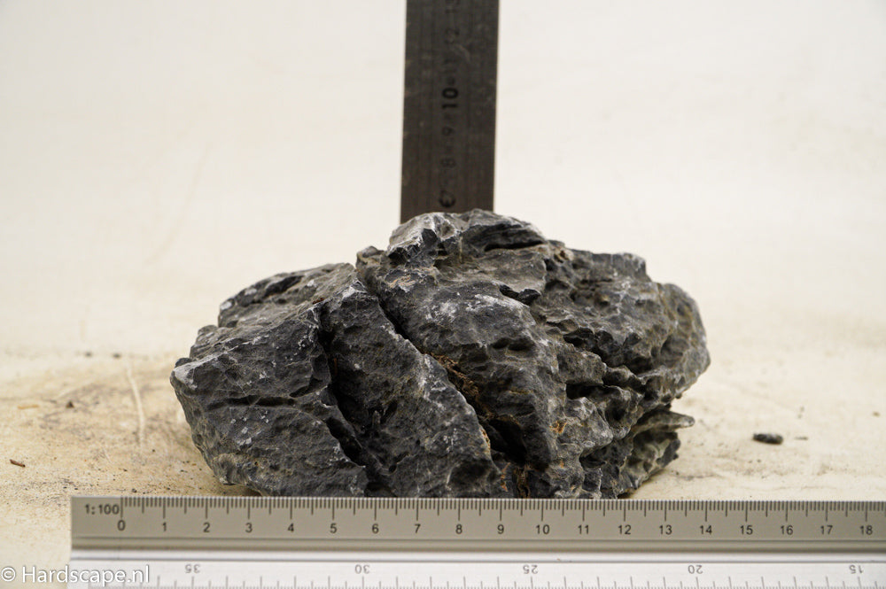 Dark Seiryu Rock L066 - Hardscape.nl