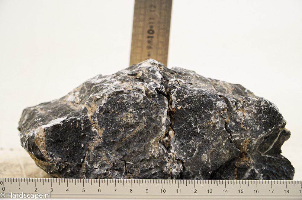 Dark Seiryu Rock L068 - Hardscape.nl