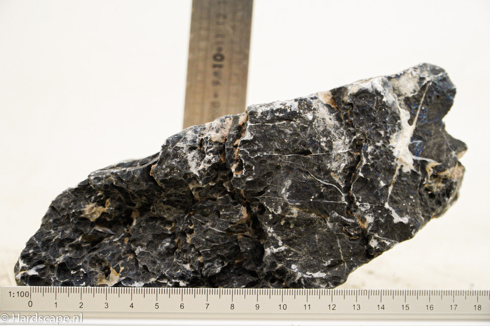 Dark Seiryu Rock L068 - Hardscape.nl