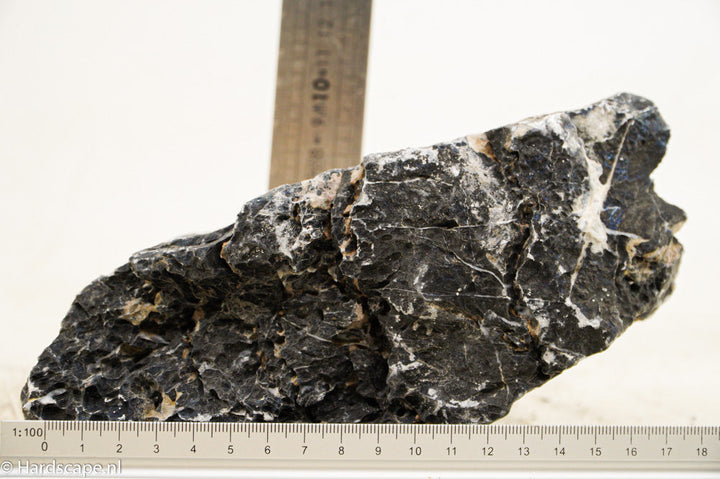 Dark Seiryu Rock L068 - Hardscape.nl