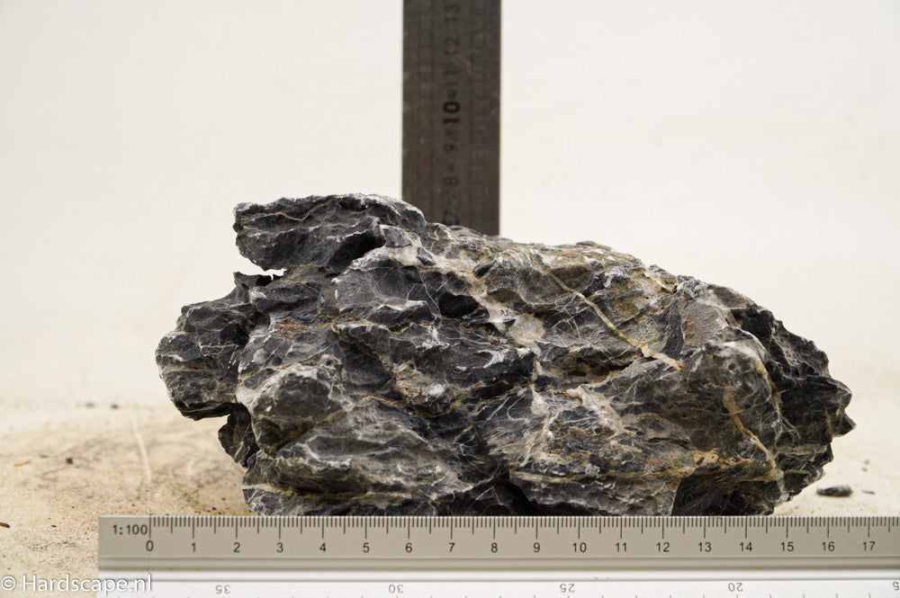 Dark Seiryu Rock L070 - Hardscape.nl