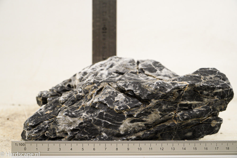 Dark Seiryu Rock L072 - Hardscape.nl