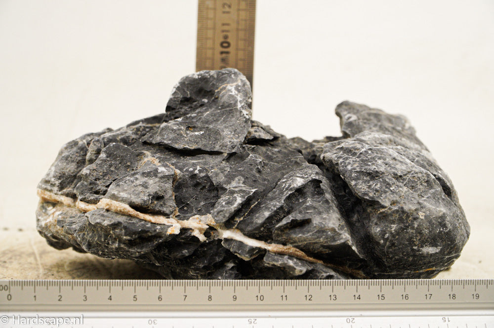 Dark Seiryu Rock L077 - Hardscape.nl
