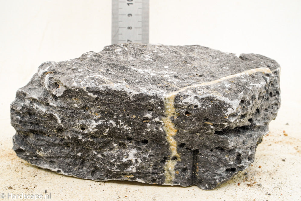 Dark Seiryu Rock L083 - Hardscape.nl