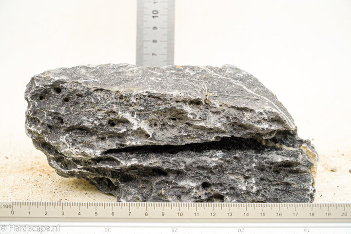 Dark Seiryu Rock L083 - Hardscape.nl