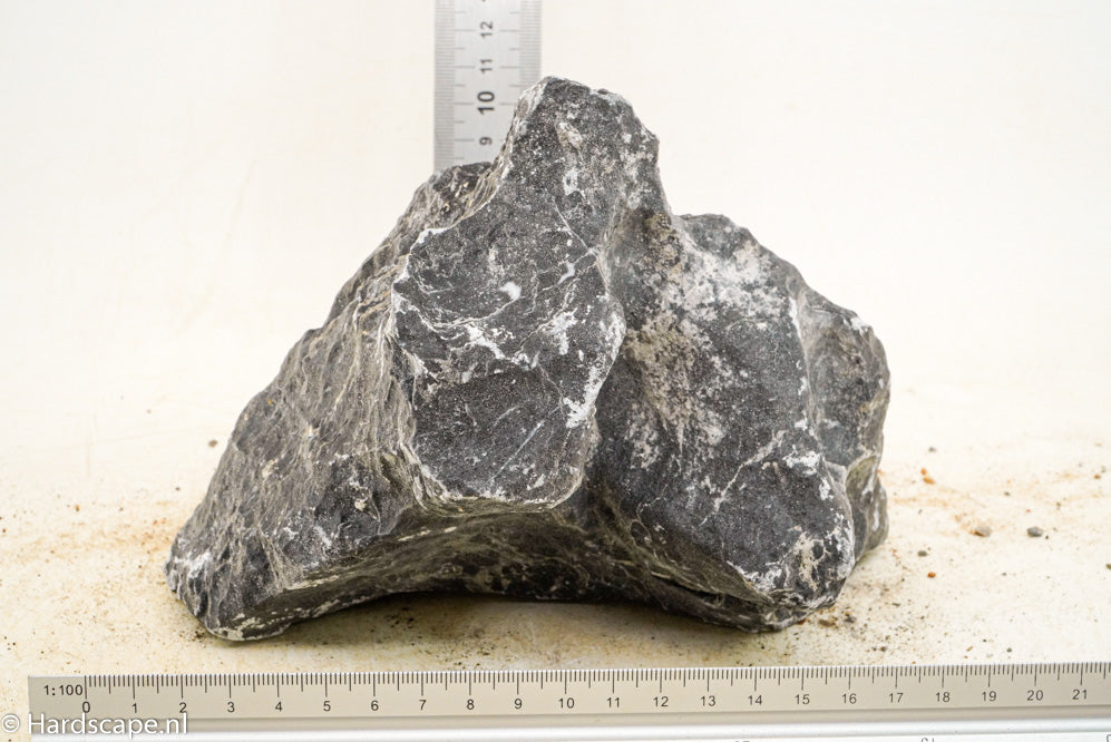 Dark Seiryu Rock L085 - Hardscape.nl