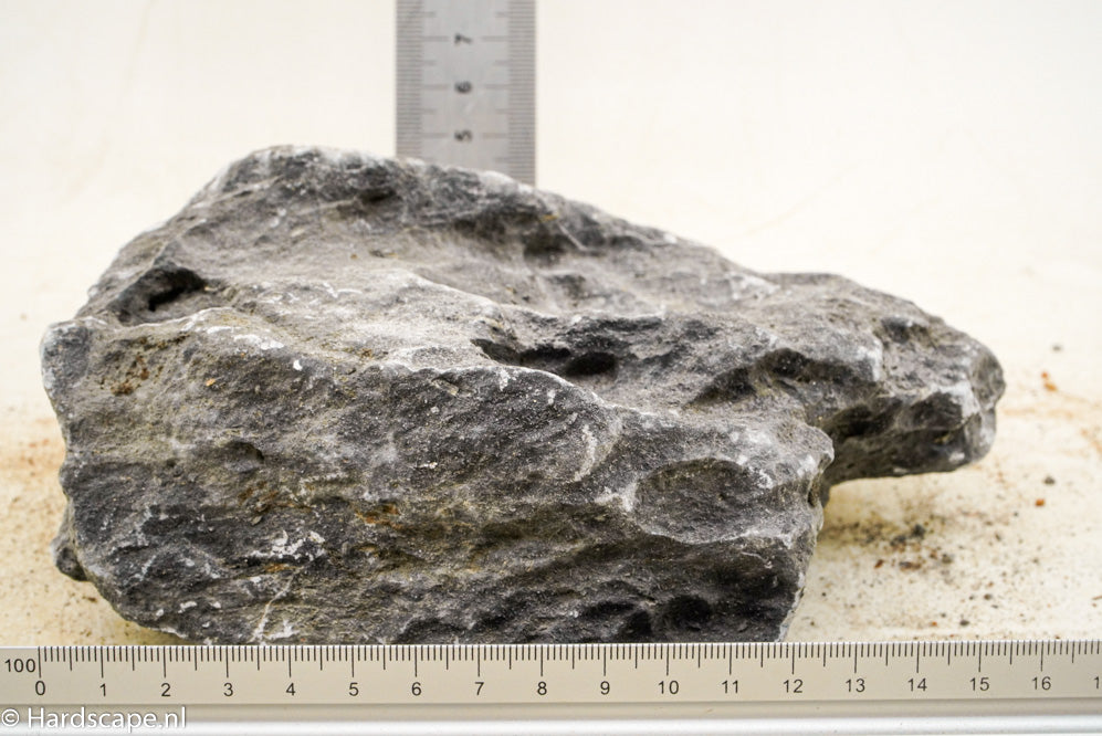 Dark Seiryu Rock L086 - Hardscape.nl